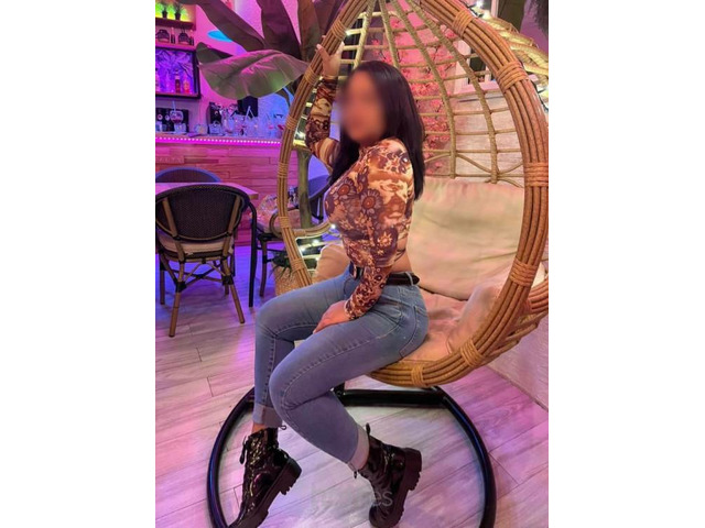 M*soy una chica elegante muy simpática y con mucho carisma