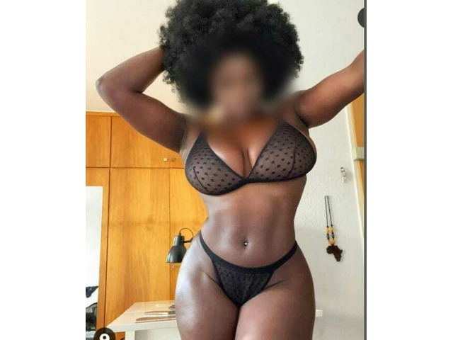 Yida erotica Africana  en videollamada