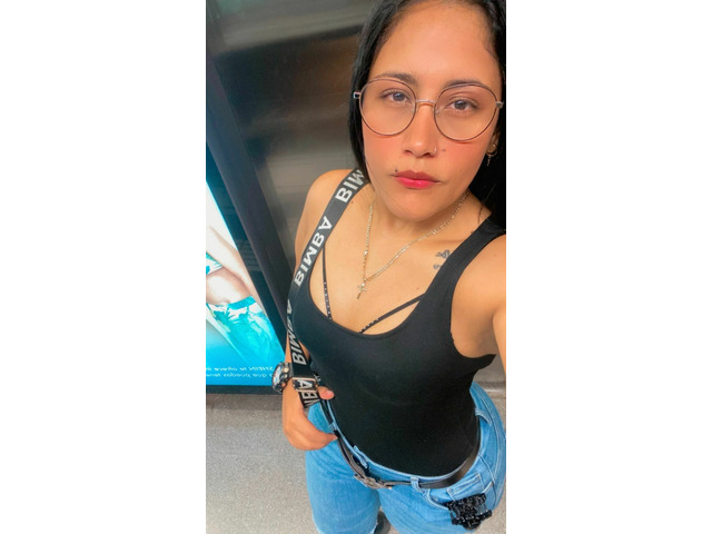 Una chica llena de sensualidad para ti.