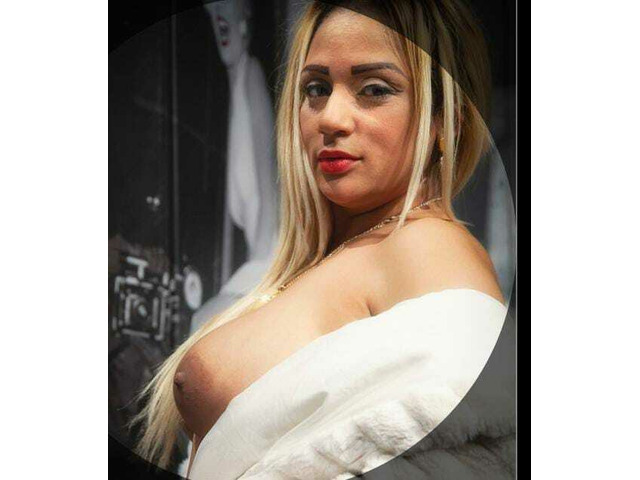 LATINA TETONA CALIENTE