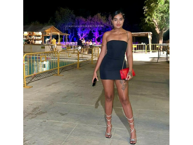 PAMELA. . ALTA, GUAPA Y DIABLILLA, SALIDAS