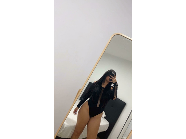 TIERNA Y SENSUAL JOVENCITA  