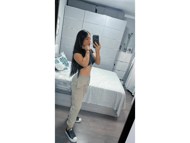 HERMOSA MASAJISTA DE MENTE ABIERTA 