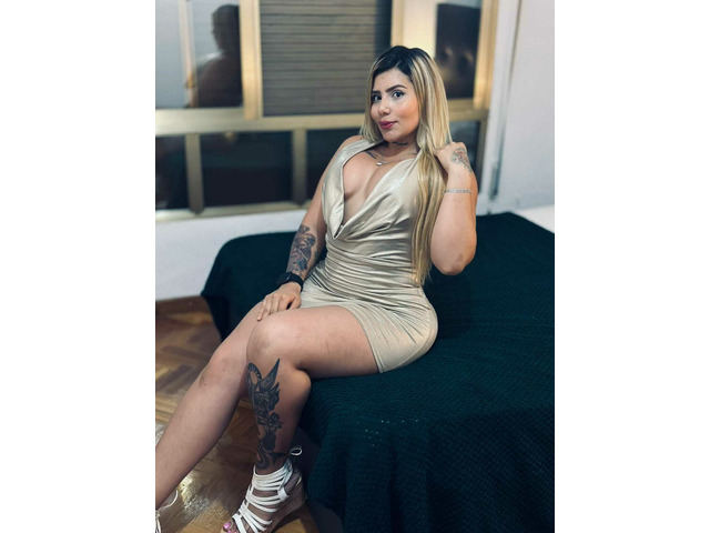 Hermosa jovencita llena de energía