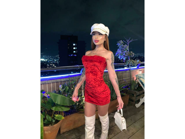 ARDIENTE, FIESTERA Y MUY JUGUETONA