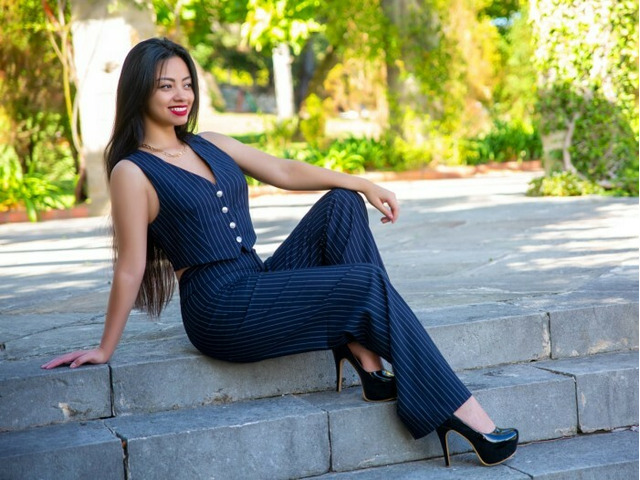 M*sencilla extrovertida y divertida de mente abierta