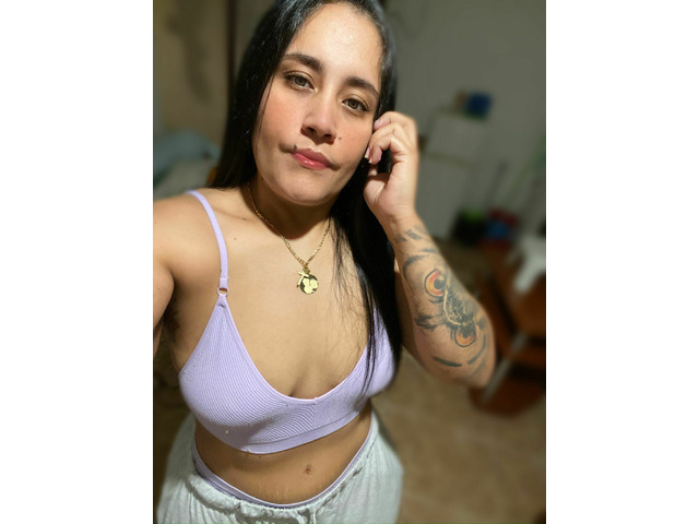 STEFANIA EXPLOSIVA Y RICA MUJER