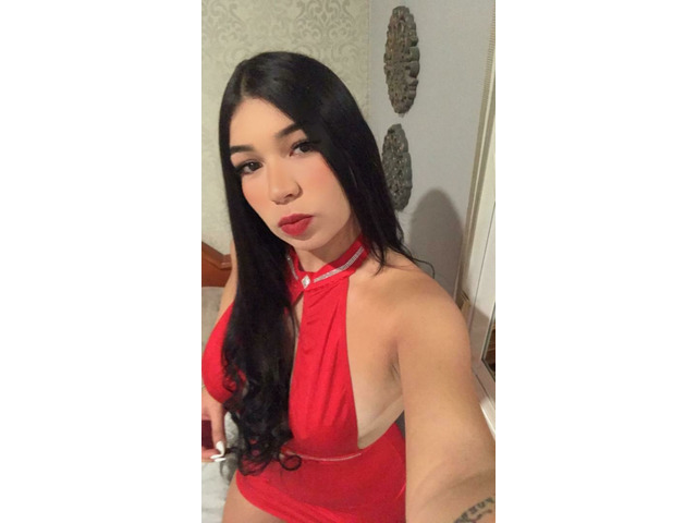 NUEVA EN LA ZONA CON GANAS DE CHUPAR POLLAS