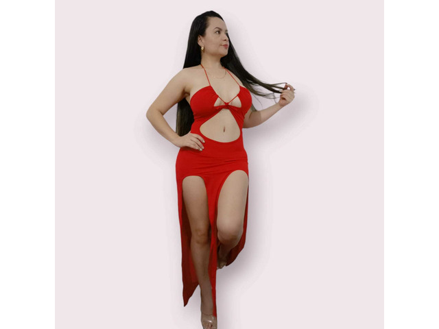 Sharon una bella mujer fiestera implicada