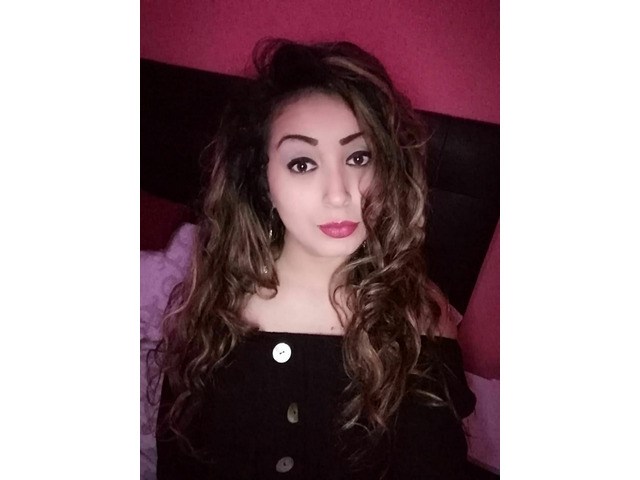 SOY UNA MUJER EXTROVERTIDA,
