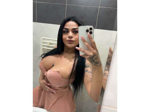 JOVEN GOLOSA, CACHONDA Y ATREVIDA, SALIDAS