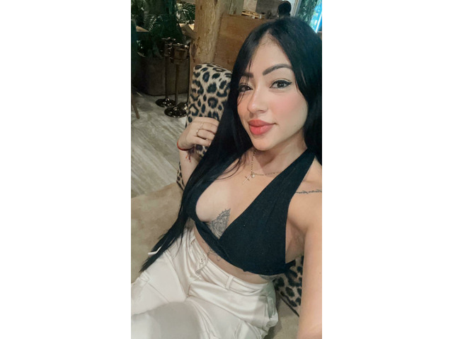 VEN Y DISFRUTA DE ESTA HERMOSA LATINA