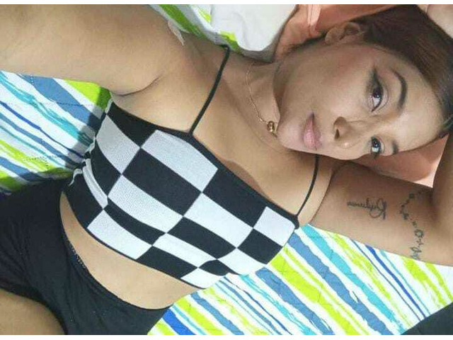 CHICA LATINA IMPLICADA PACK DE HORA