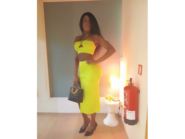 DOMINANTE CHICA TRANS VERGONA MORENA CALIENTE
