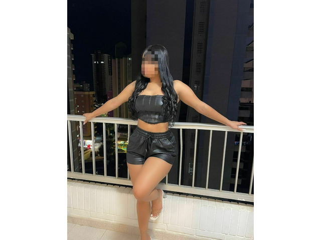 DELICIOSA MUJER CON CURVAS DE DIOSA