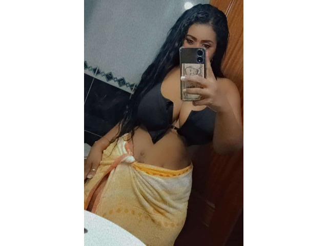 MORENA TETONA Y FIESTERA