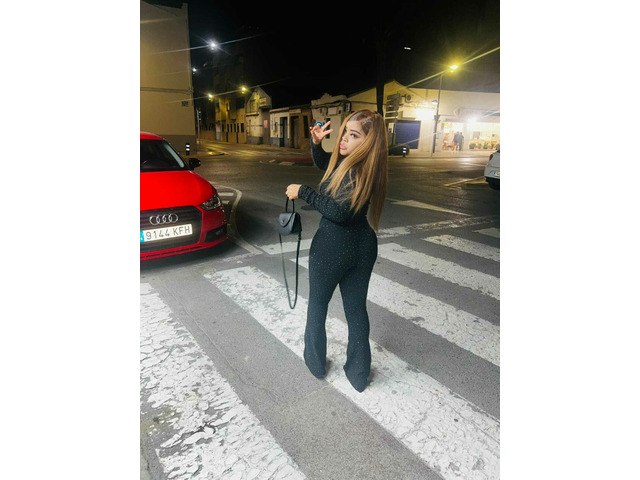 Zoe una morena ardiente fogosa