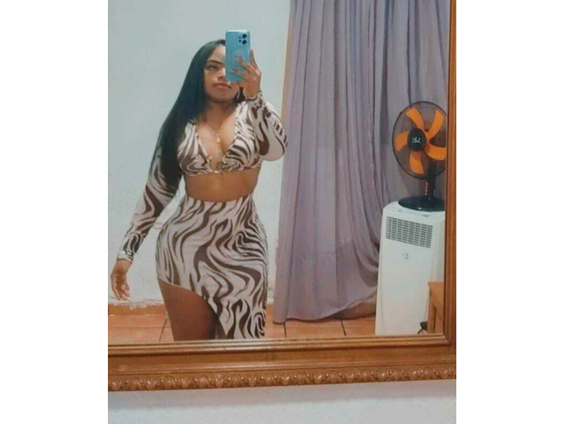 LINDA LATINA CON LINDAS POMPIS