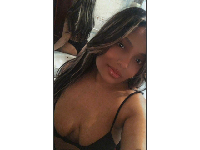 CACHONDA CON GANAS DE FOLLAR