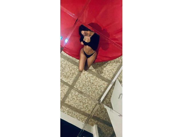 ASHLEY BOMBOM LATINO  SALIDAS