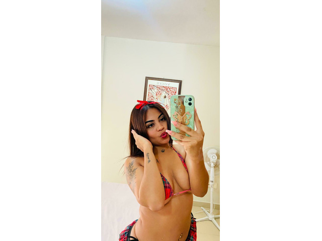 JUGUETONA Y SENSUAL JOVENCITA