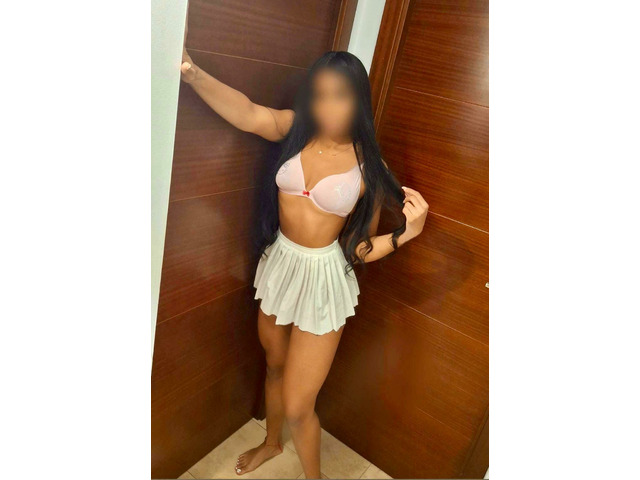 LINDA LATINA CON HERMOSAS CURVAS