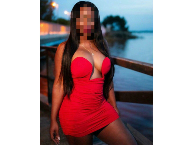 DELICIOSA JOVEN LATINA