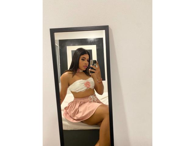UNA CHICA TRANS CALIENTE Y CON GANAS