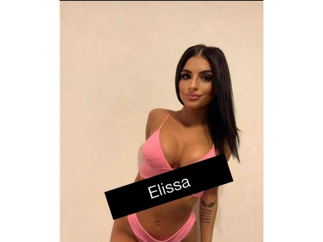 Una mujer con pechos grande muy cariñosa