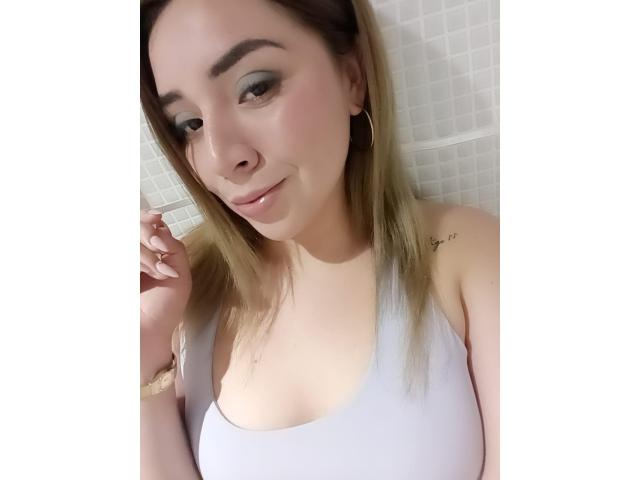 SAMANTA JOVENCITA PERUANA RUBIA NOVEDAD