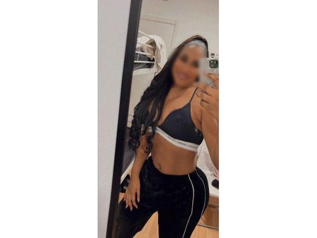 HERMOSA LATINA ARRECHA. . .