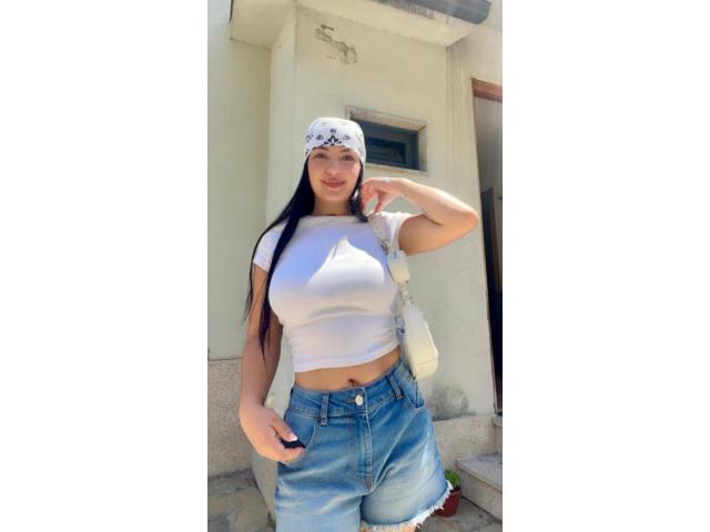 una latina con ganas de mucha locura