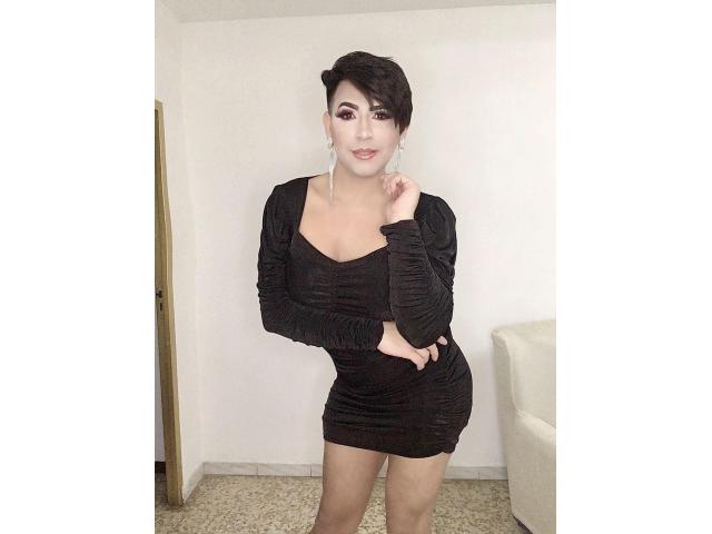 HERMOSA CHICA TRANS ARDIENTE. . .