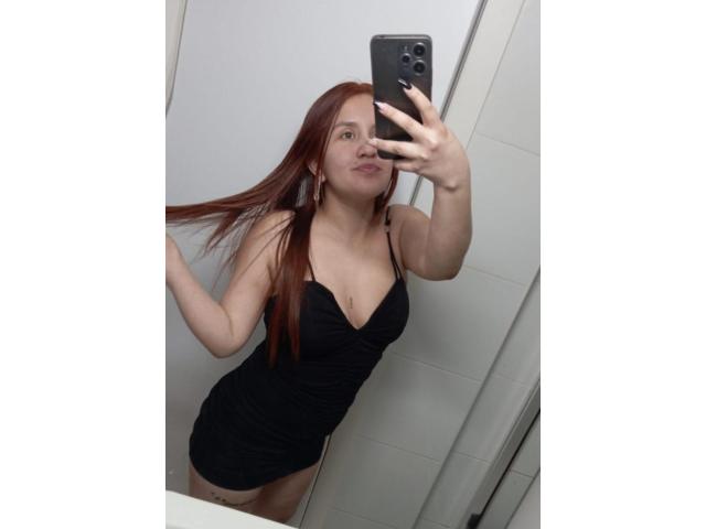 JOVEN HERMOSA COMPLACIENTE Y ARDIENTE