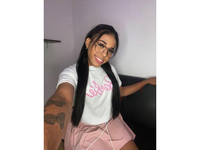 CHICA TRANS FEMENINA MUY CARIÑOSA /SALIDAS