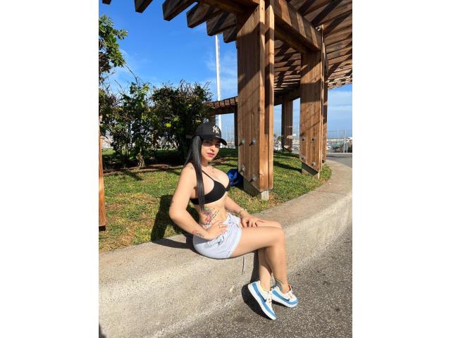 Potente morena candente adicta al sexo