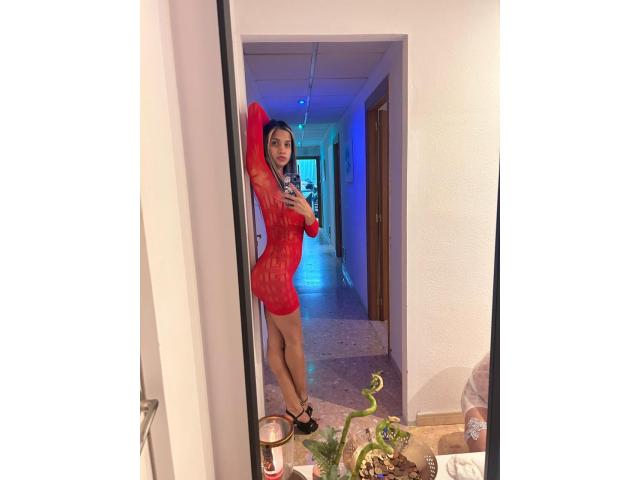 CARIÑOSA Y TRAVIESA CHICA DE PASO POR ELCHE