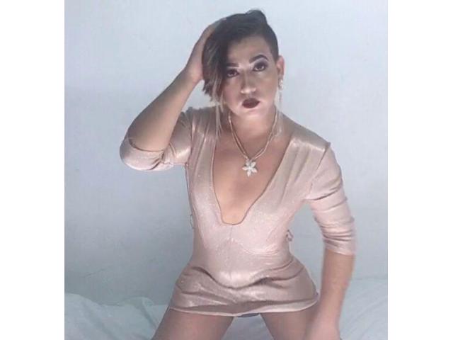 latina complaciente visiosa CD versátil