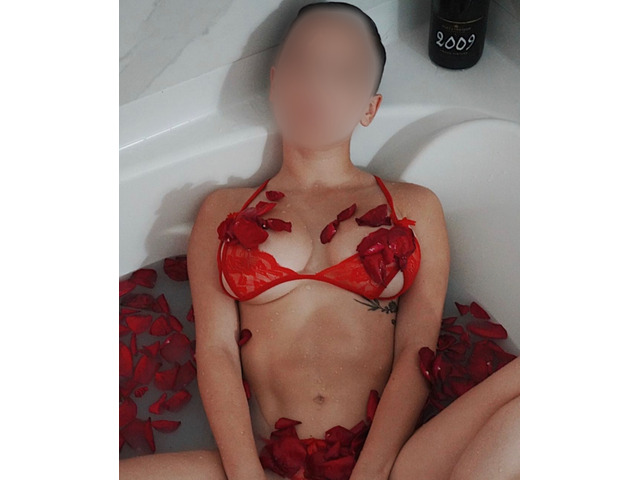 CACHONDA CON GANAS DE MOJARME CON TIGO