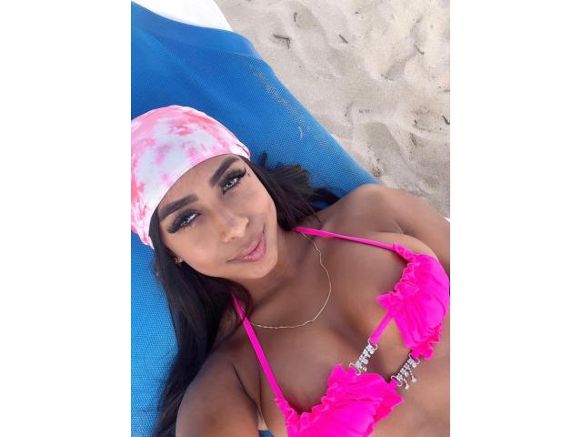 JOVENCITA GUAPA Y JUGUETONA, SALIDAS