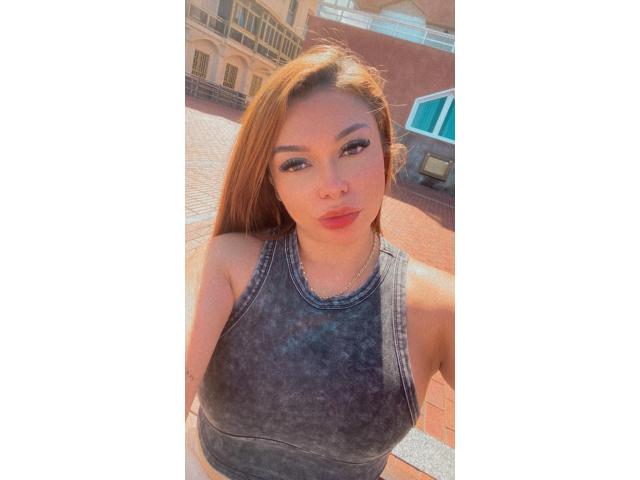 LATINA COQUETA Y FOGOSA