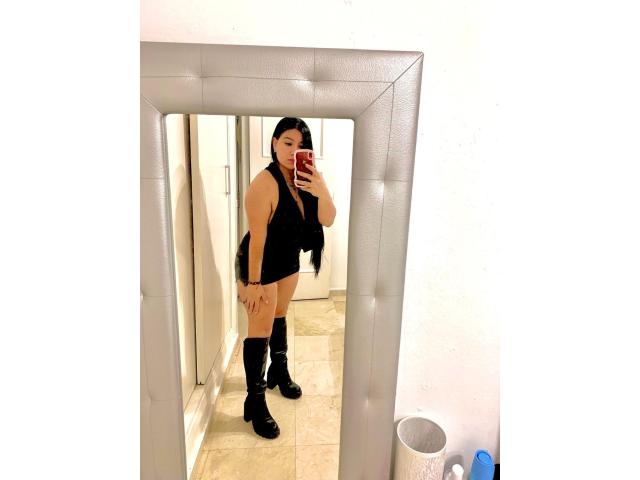 Sensual chica de cuerpo esbelto