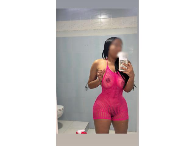 DISPUESTA A COMPLACER TUS DESEOS