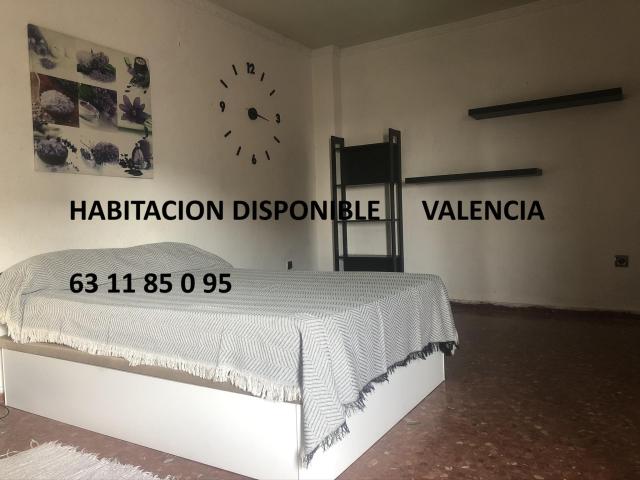 se alquila habitacion por semanas