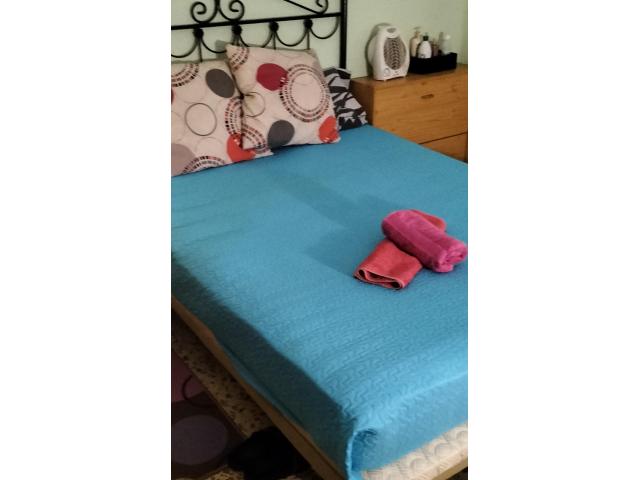 Alquilo habitación limpia y con mucho trabajo