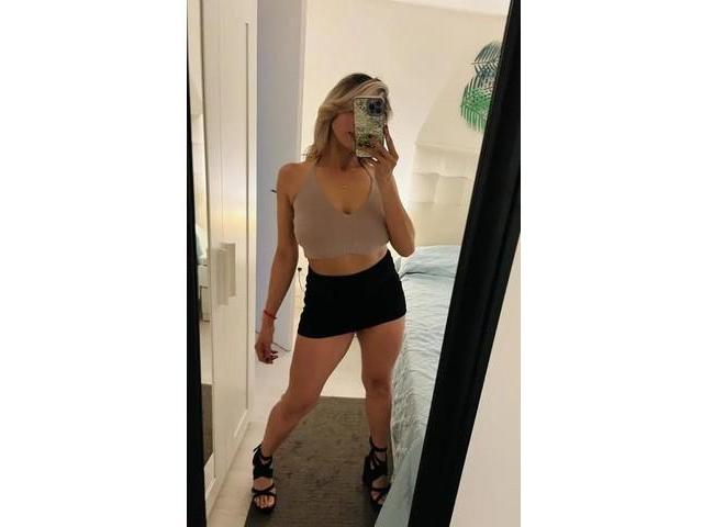 Anímate a desfruta de una chica fiestera