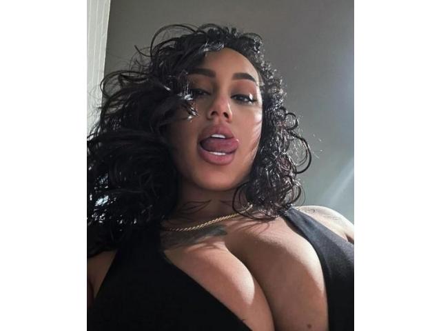 Lorena. . tetona 100% natural !