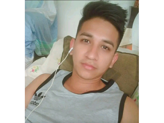 Latino 23 años