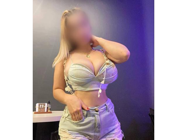 Tu vecina cachonda quiere que la mire