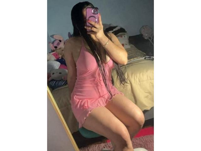 Latina ardiente garganta profunda /